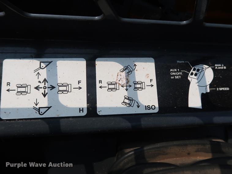 image for item DG4007 2013 John Deere 332E skid steer