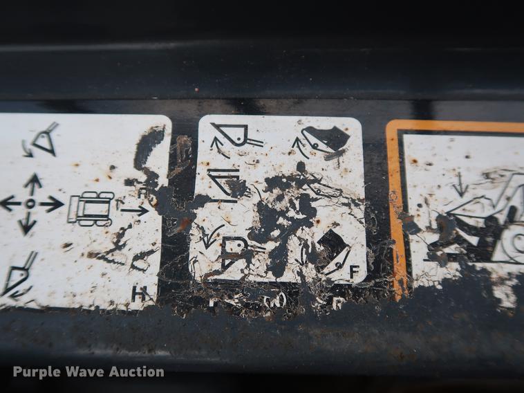 image for item DG4007 2013 John Deere 332E skid steer