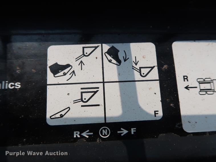 image for item DG4007 2013 John Deere 332E skid steer