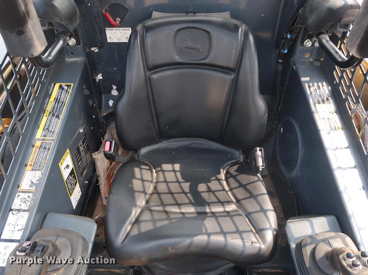 image for item DG4007 2013 John Deere 332E skid steer