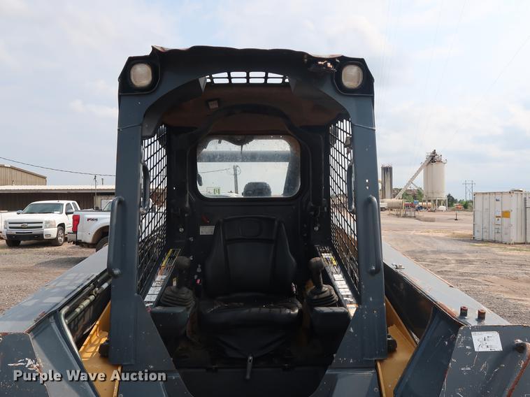 image for item DG4007 2013 John Deere 332E skid steer