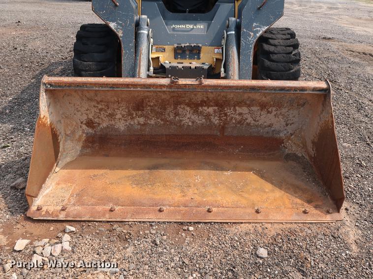 image for item DG4007 2013 John Deere 332E skid steer