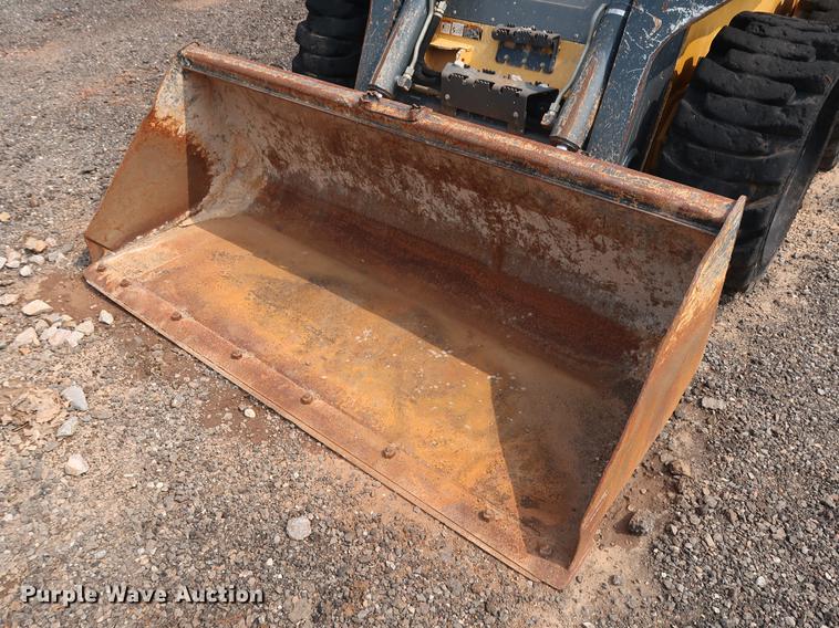 image for item DG4007 2013 John Deere 332E skid steer