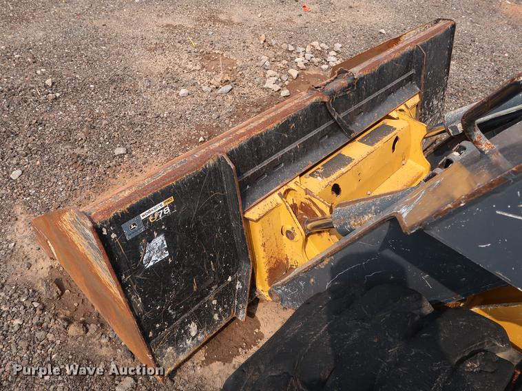 image for item DG4007 2013 John Deere 332E skid steer