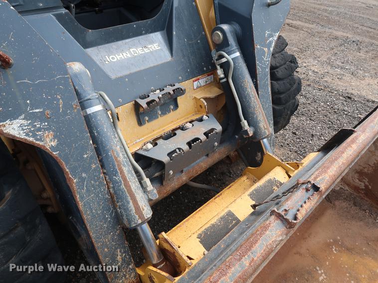 image for item DG4007 2013 John Deere 332E skid steer