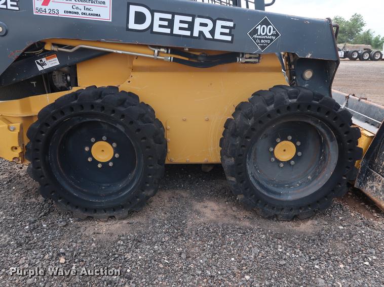 image for item DG4007 2013 John Deere 332E skid steer
