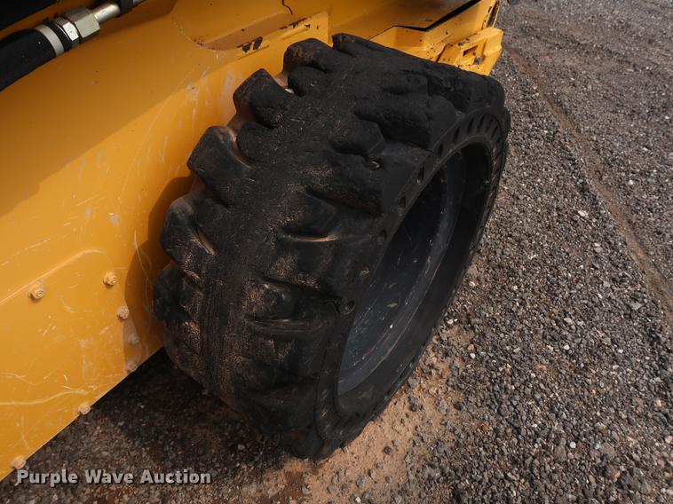 image for item DG4007 2013 John Deere 332E skid steer