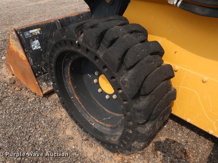 image for item DG4007 2013 John Deere 332E skid steer