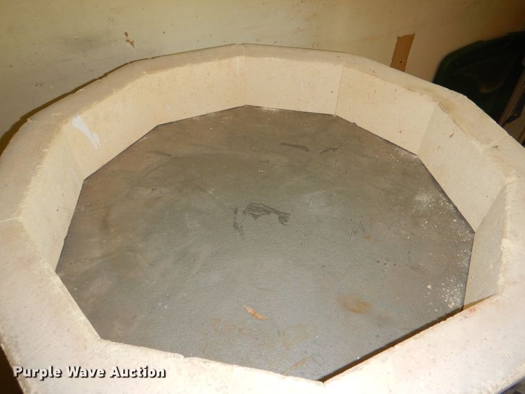 image for item DG4797 Sitter P kiln
