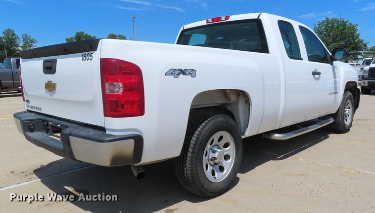 image for item DH0276 2011 Chevrolet Silverado 1500 Ext. Cab pickup truck