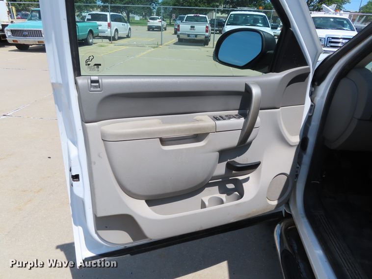 image for item DH0276 2011 Chevrolet Silverado 1500 Ext. Cab pickup truck