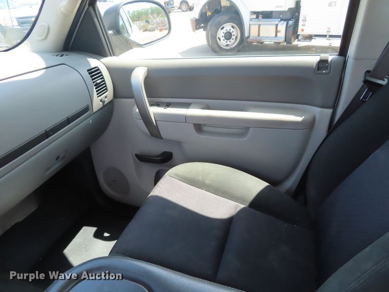 image for item DH0276 2011 Chevrolet Silverado 1500 Ext. Cab pickup truck
