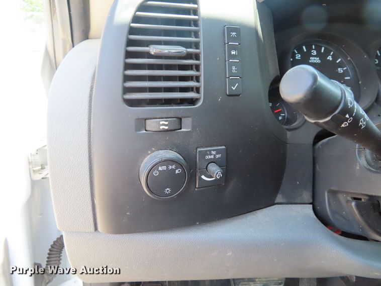 image for item DH0276 2011 Chevrolet Silverado 1500 Ext. Cab pickup truck