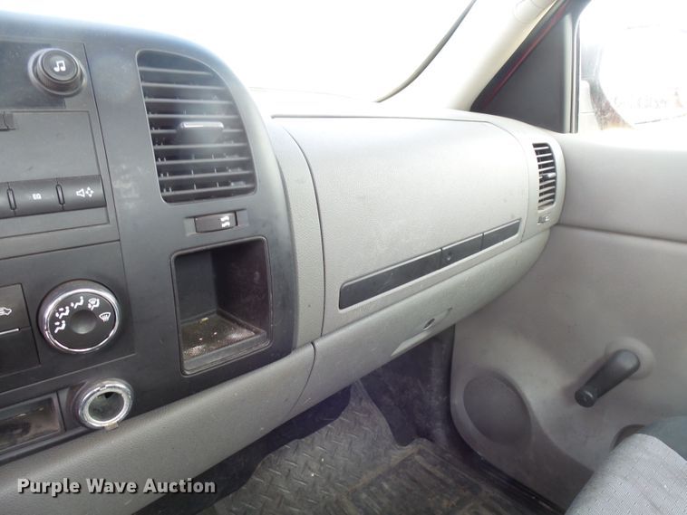 image for item DX9193 2007 GMC Sierra 1500 pickup truck