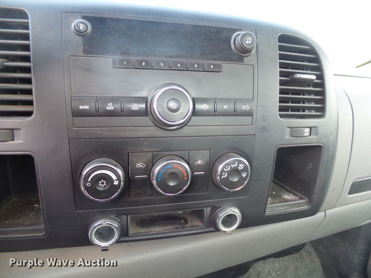 image for item DX9193 2007 GMC Sierra 1500 pickup truck