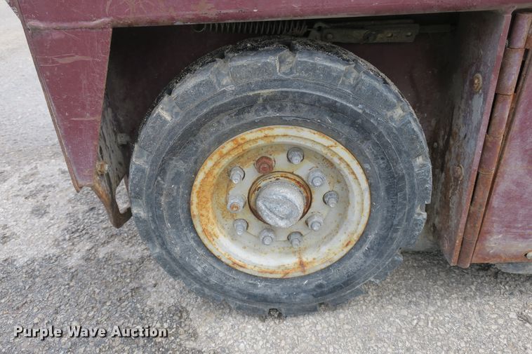 image for item EA9326 Power Boss CSS/82 floor scrubber