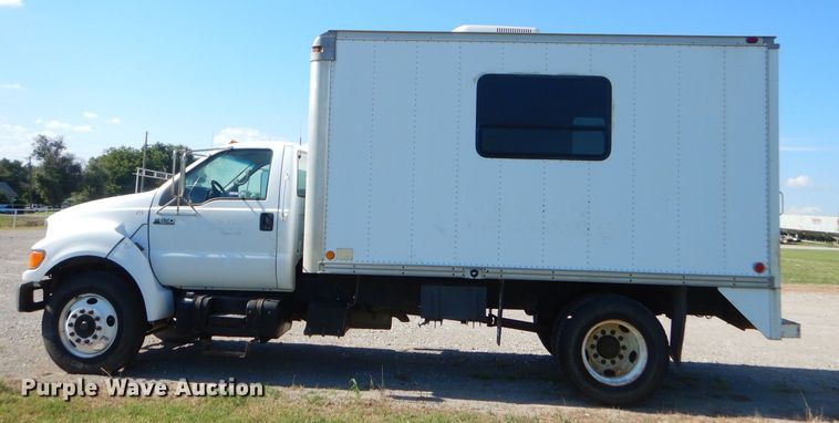 image for item ED9422 2001 Ford F650 Super Duty box truck