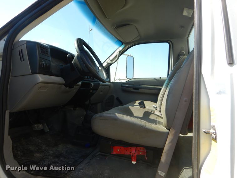 image for item ED9422 2001 Ford F650 Super Duty box truck