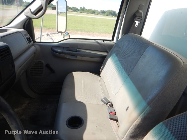 image for item ED9422 2001 Ford F650 Super Duty box truck