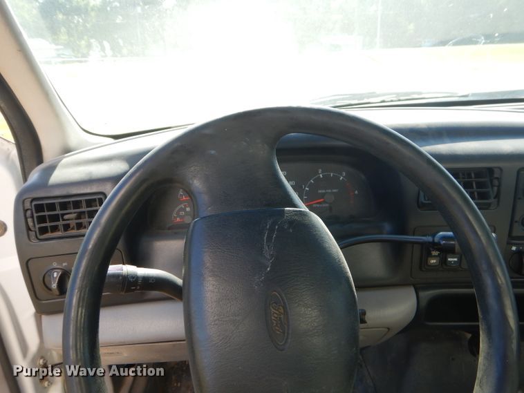 image for item ED9422 2001 Ford F650 Super Duty box truck