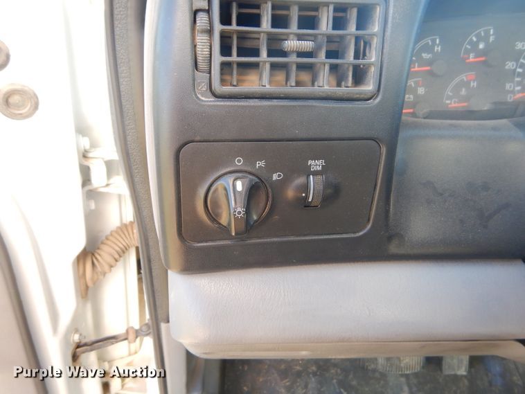 image for item ED9422 2001 Ford F650 Super Duty box truck