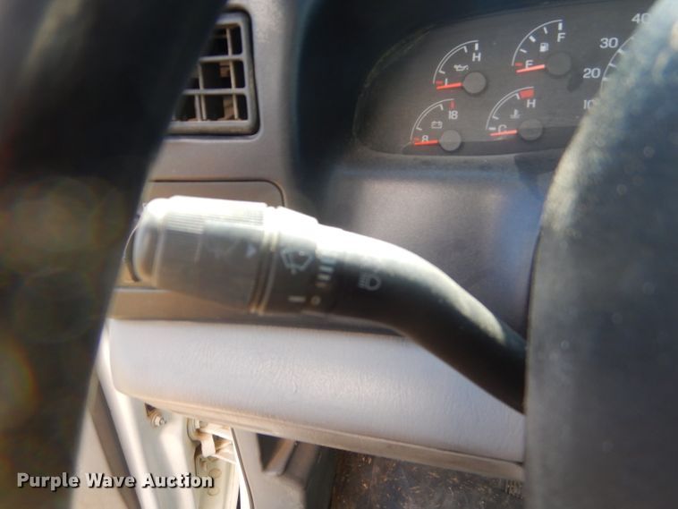 image for item ED9422 2001 Ford F650 Super Duty box truck