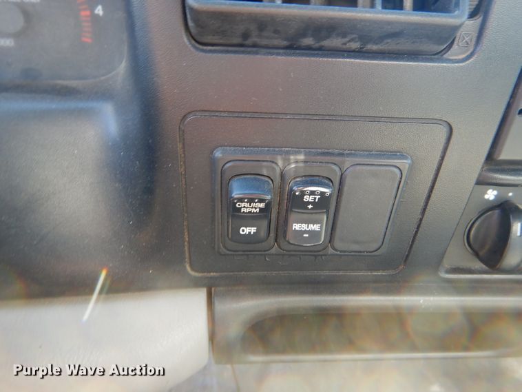 image for item ED9422 2001 Ford F650 Super Duty box truck