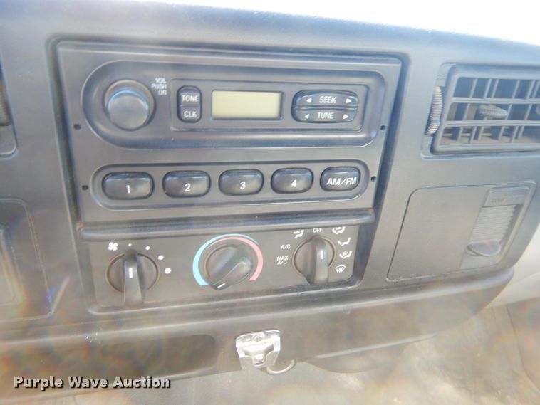 image for item ED9422 2001 Ford F650 Super Duty box truck