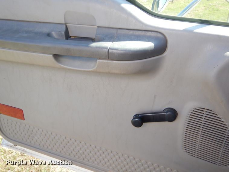 image for item ED9422 2001 Ford F650 Super Duty box truck