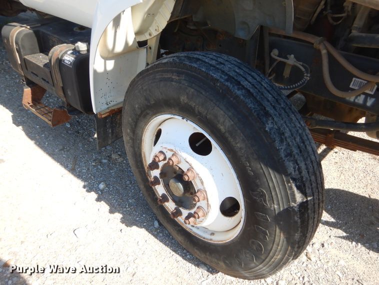 image for item ED9422 2001 Ford F650 Super Duty box truck