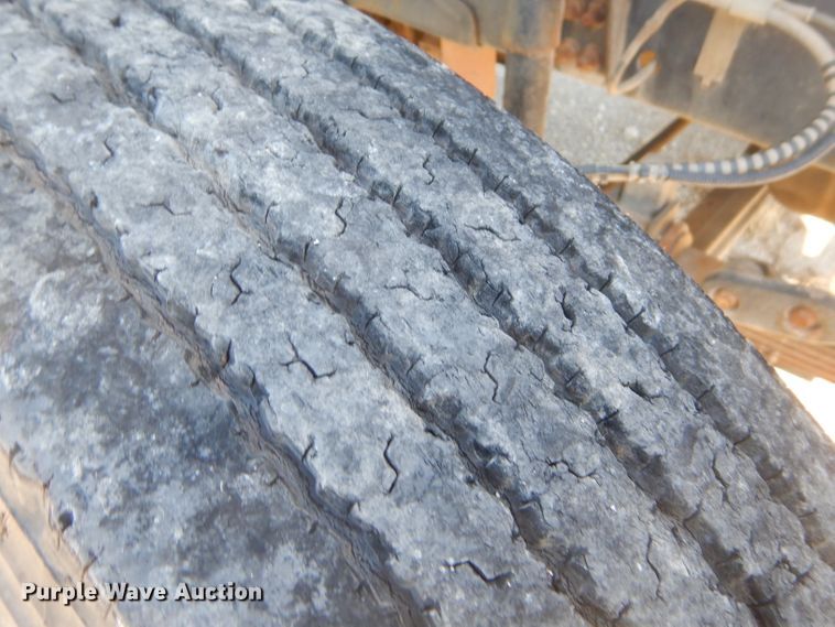 image for item ED9422 2001 Ford F650 Super Duty box truck