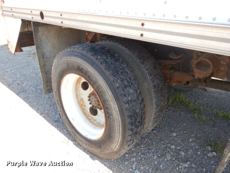 image for item ED9422 2001 Ford F650 Super Duty box truck