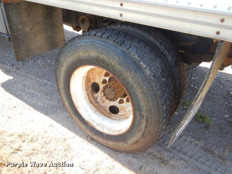 image for item ED9422 2001 Ford F650 Super Duty box truck