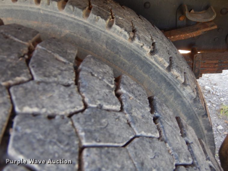 image for item ED9422 2001 Ford F650 Super Duty box truck