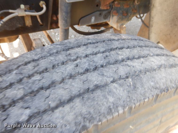 image for item ED9422 2001 Ford F650 Super Duty box truck