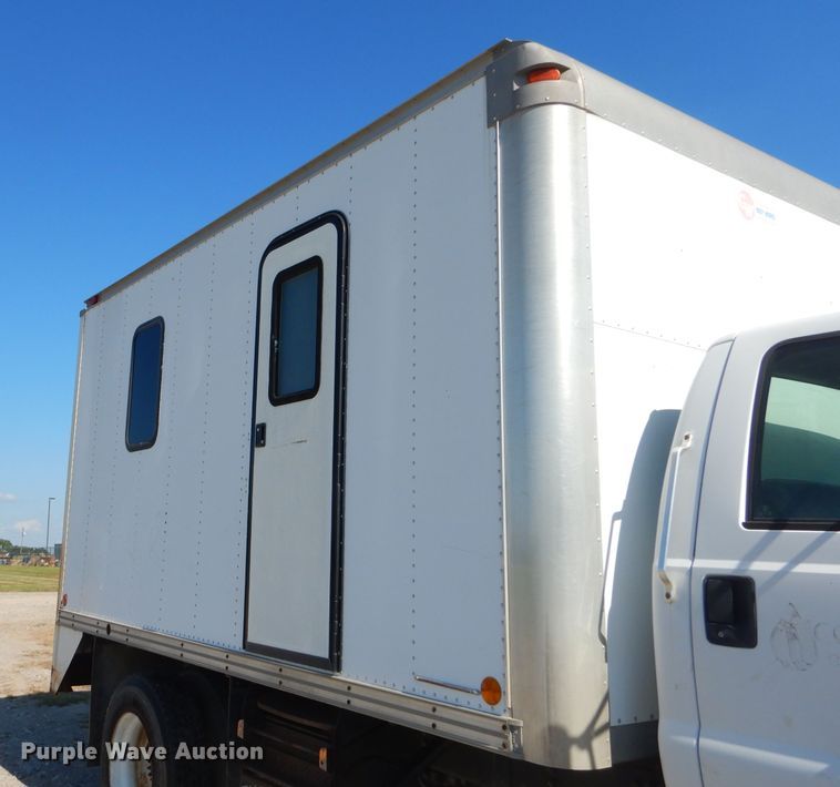 image for item ED9422 2001 Ford F650 Super Duty box truck