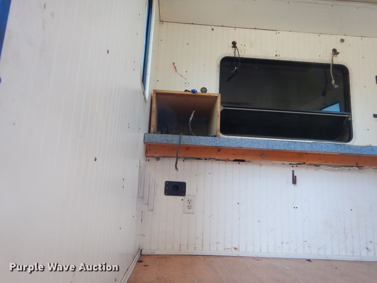 image for item ED9422 2001 Ford F650 Super Duty box truck