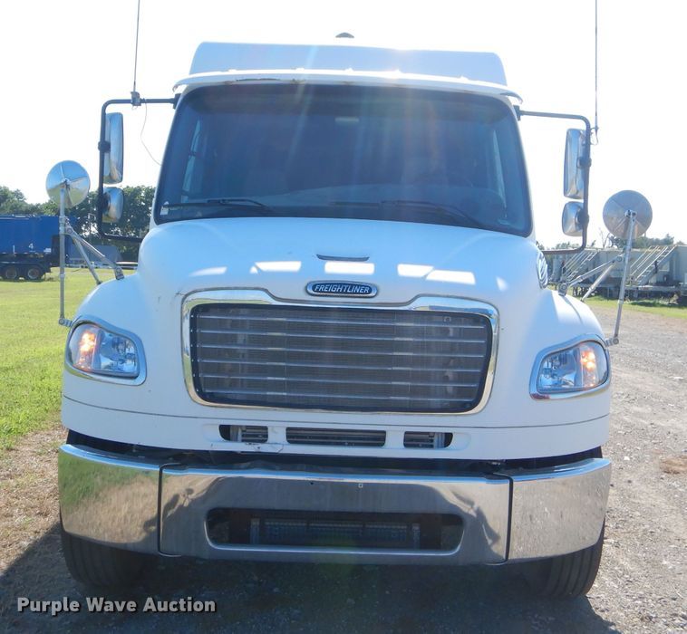 image for item ED9423 2008 Freightliner Business Class M2 command center truck
