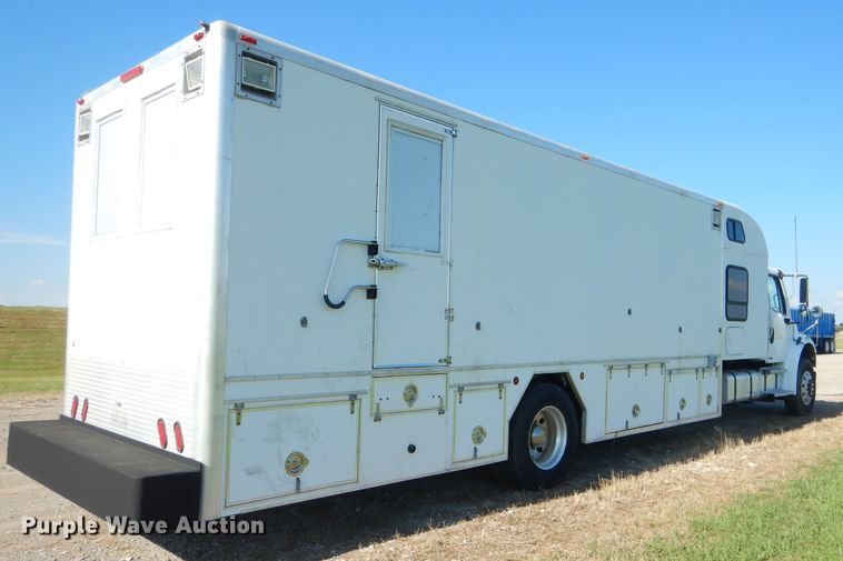 image for item ED9423 2008 Freightliner Business Class M2 command center truck