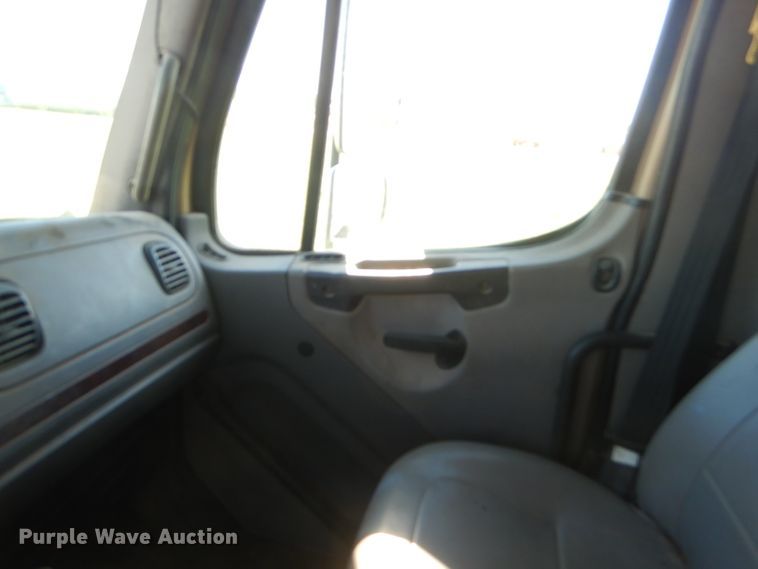 image for item ED9423 2008 Freightliner Business Class M2 command center truck