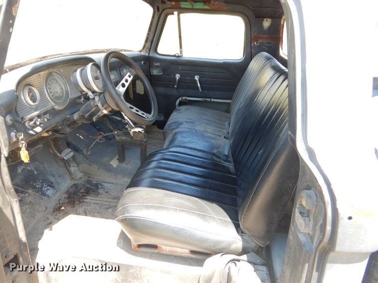 image for item ED9433 1961 Ford F100 pickup truck