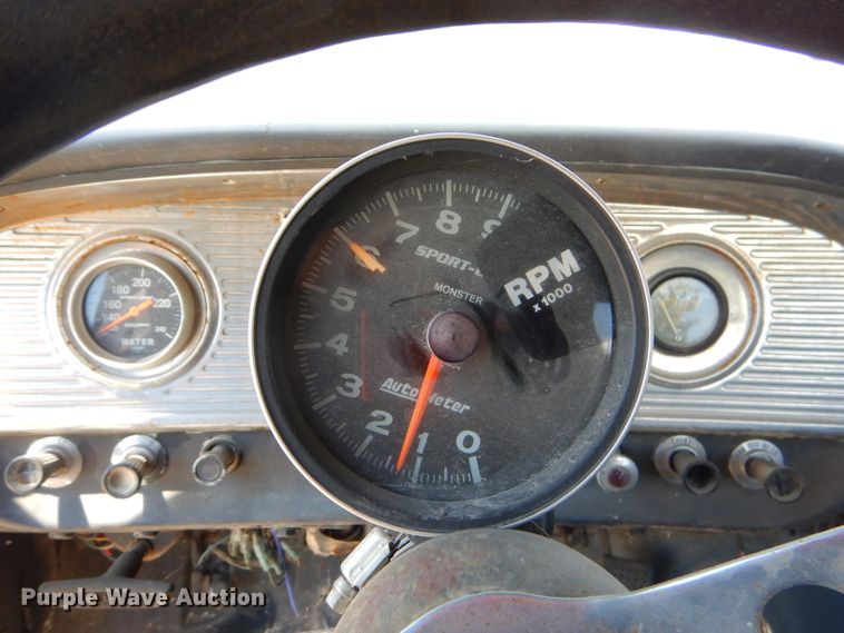 image for item ED9433 1961 Ford F100 pickup truck