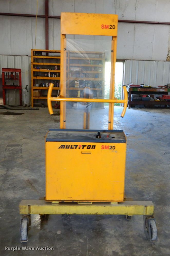 image for item ED9455 2003 Multiton SM20 lift