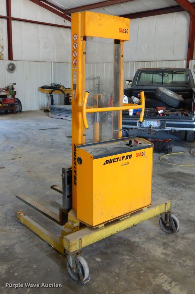 image for item ED9455 2003 Multiton SM20 lift