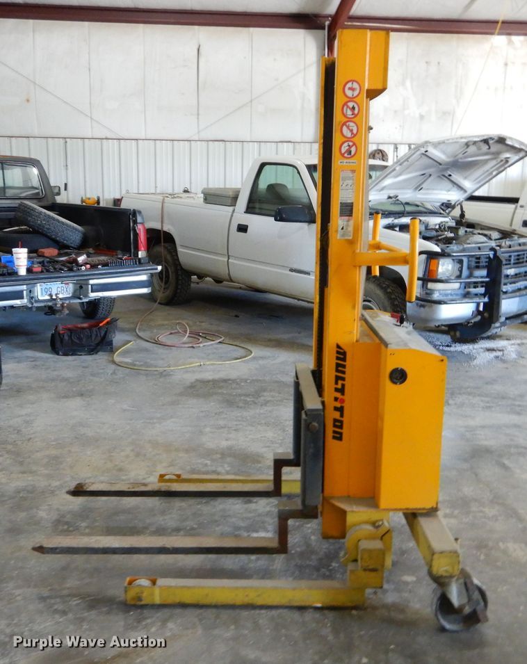 image for item ED9455 2003 Multiton SM20 lift