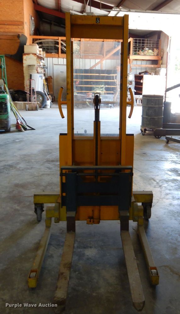 image for item ED9455 2003 Multiton SM20 lift