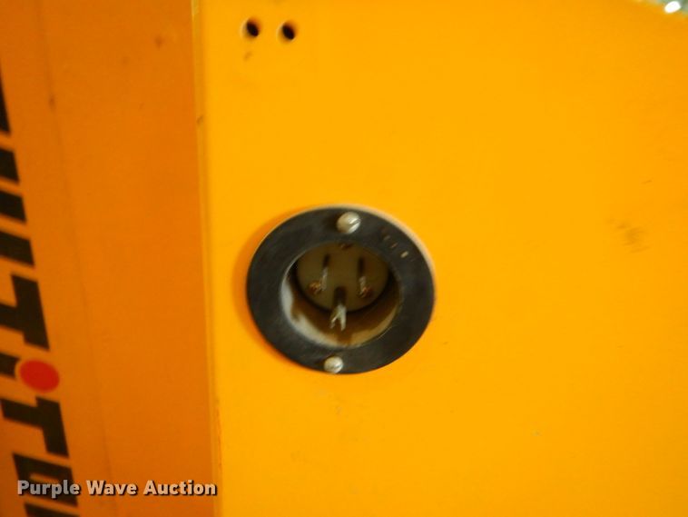 image for item ED9455 2003 Multiton SM20 lift