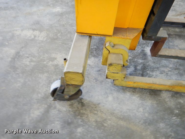 image for item ED9455 2003 Multiton SM20 lift