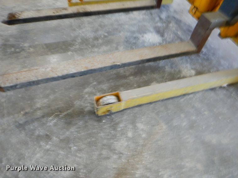 image for item ED9455 2003 Multiton SM20 lift