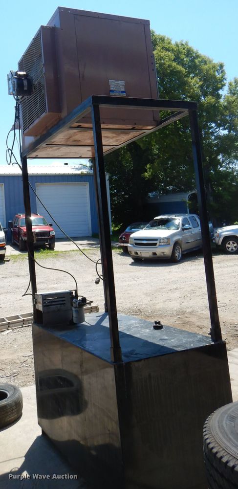 image for item ED9457 2004 Reznor RA235 oil heater